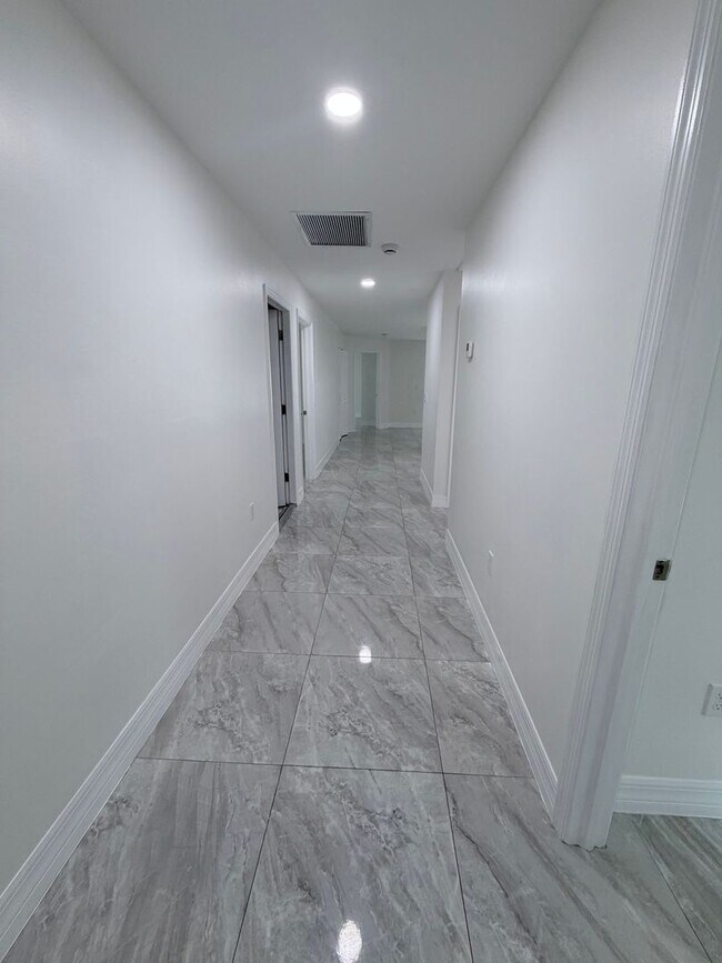 856-858 Milwaukee Blvd, Unit 856 Milwaukee Blvd in Lehigh Acres, FL - Foto de edificio - Building Photo