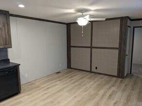 24 Canal Dr in Pontiac, MI - Building Photo - Building Photo