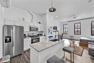 18 W Elder St in Cincinnati, OH - Foto de edificio - Building Photo