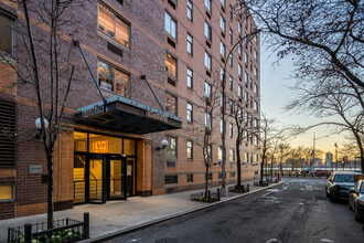 110 Horatio St in New York, NY - Building Photo - Building Photo