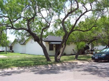 1010 E Adams St in Harlingen, TX - Foto de edificio