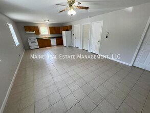1835 Hammond St in Hermon, ME - Foto de edificio - Building Photo