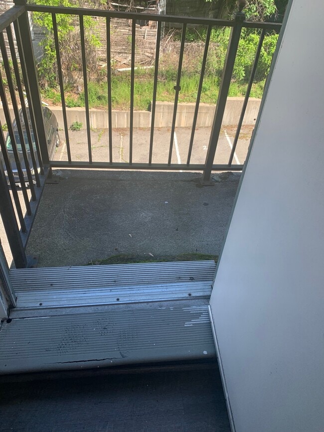 65 Nightingale St, Unit 4L