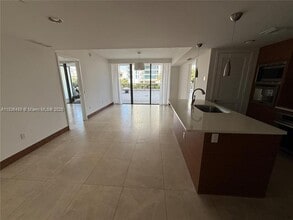 5875 Collins Ave, Unit 505 in Miami, FL - Building Photo - Building Photo