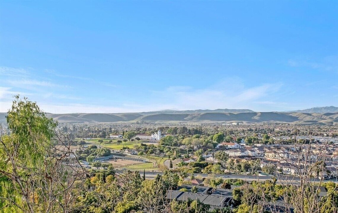 4232 Vista Panorama Way in Oceanside, CA - Building Photo