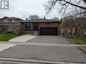 3 Panorama Crescent in Brampton, ON - Building Photo