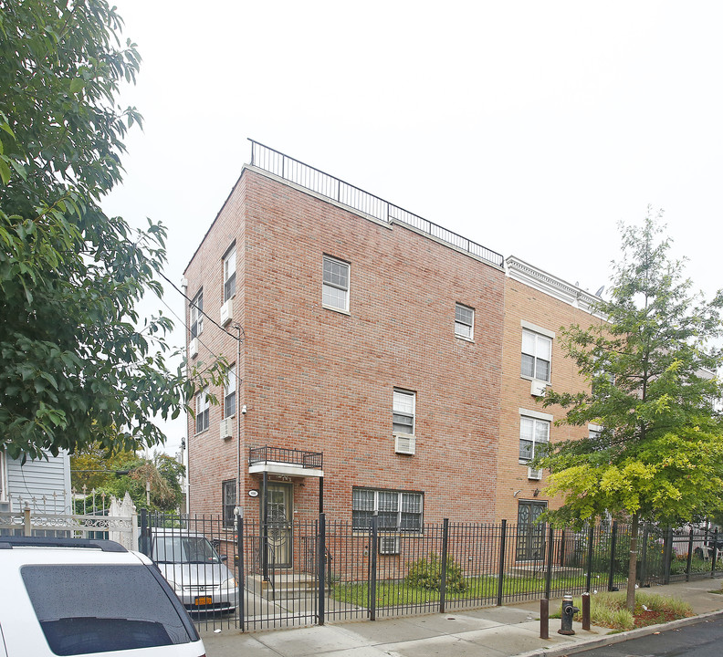 418 Atkins Ave in Brooklyn, NY - Building Photo