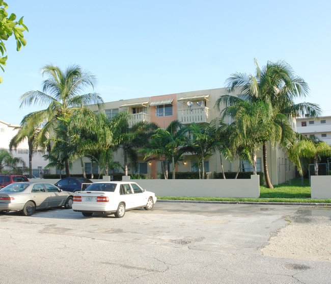 The Palms 51 Condo in North Miami Beach, FL - Building Photo - Building Photo