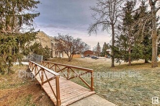 4 C Callingwood Ct NW in Edmonton, AB - Building Photo - Building Photo