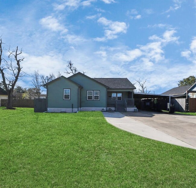 1012 Randall Unit A St in Pasadena, TX - Building Photo - Building Photo