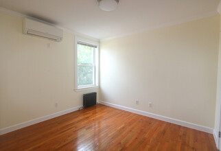 4412 Barnett Ave, Unit 2R in Sunnyside, NY - Building Photo - Building Photo