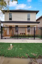 204 Drennan St in Houston, TX - Building Photo