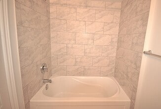 40 Newton St in Barrie, ON - Building Photo - Building Photo