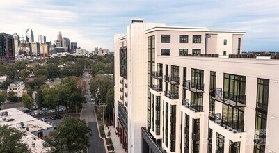 2025 Cleveland Ave in Charlotte, NC - Foto de edificio - Building Photo