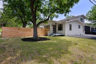 1719 Aggie Ln in Austin, TX - Building Photo