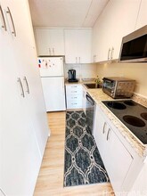 710 Lunalilo St in Honolulu, HI - Building Photo - Building Photo