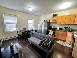 1576 Tremont St, Unit 2 in Boston, MA - Foto de edificio - Building Photo
