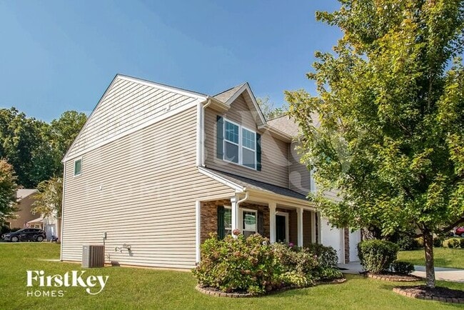 2203 Lake Vista Drive in Mount Holly, NC - Building Photo - Building Photo