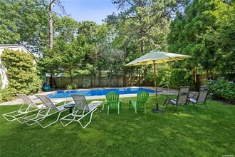 52 Sherwood Rd in Hampton Bays, NY - Building Photo - Building Photo