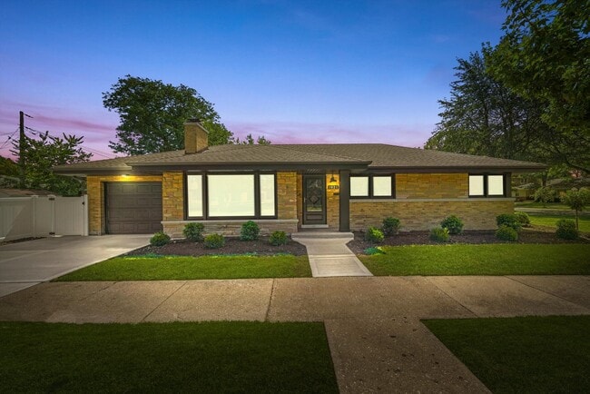 property at 1921 Elm St