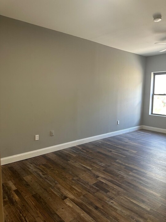 273 S Orange Ave, Unit 273B in Newark, NJ - Building Photo