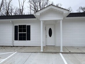 409 W Waggoner St in Tullahoma, TN - Building Photo - Building Photo