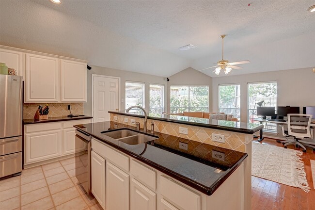 1107 Parkhaven Ln