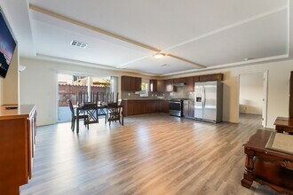 8137 Crimson Creek Ct in Las Vegas, NV - Building Photo - Building Photo