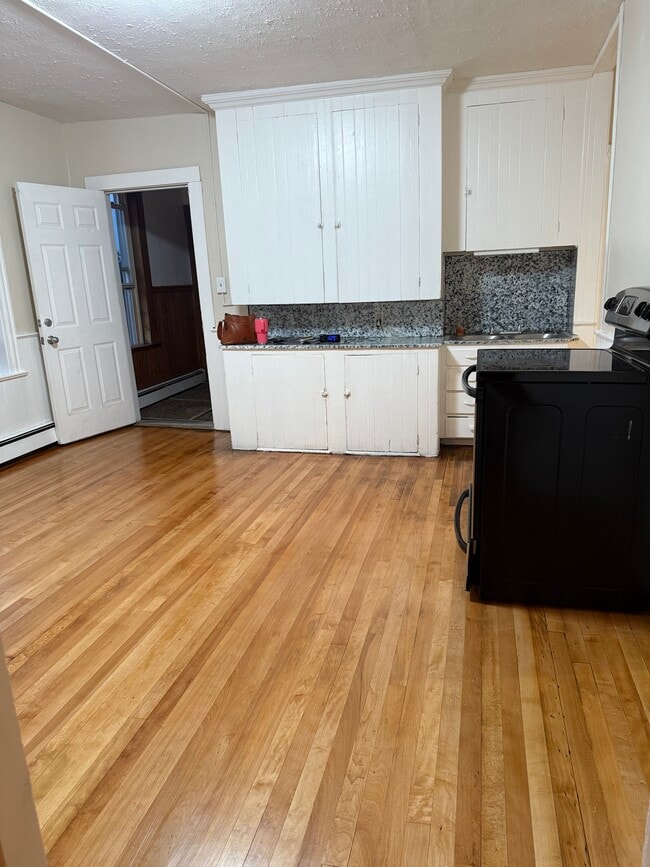 62 4th St, Unit 3