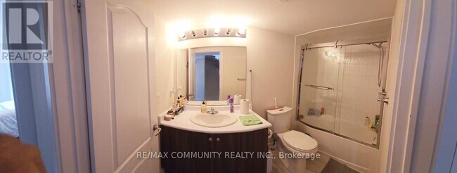 10-2210 Westmeath Ln in Markham, ON - Building Photo - Building Photo