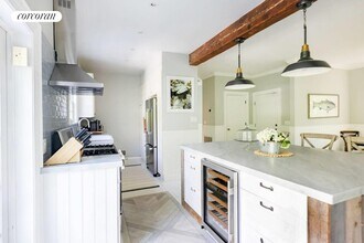 29 Meadows E in Bridgehampton, NY - Building Photo - Building Photo