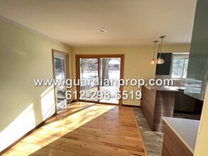 706 Roma Ave W in Roseville, MN - Building Photo - Building Photo