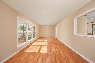 512 S Pawnee Dr in Springfield, TN - Building Photo - Building Photo