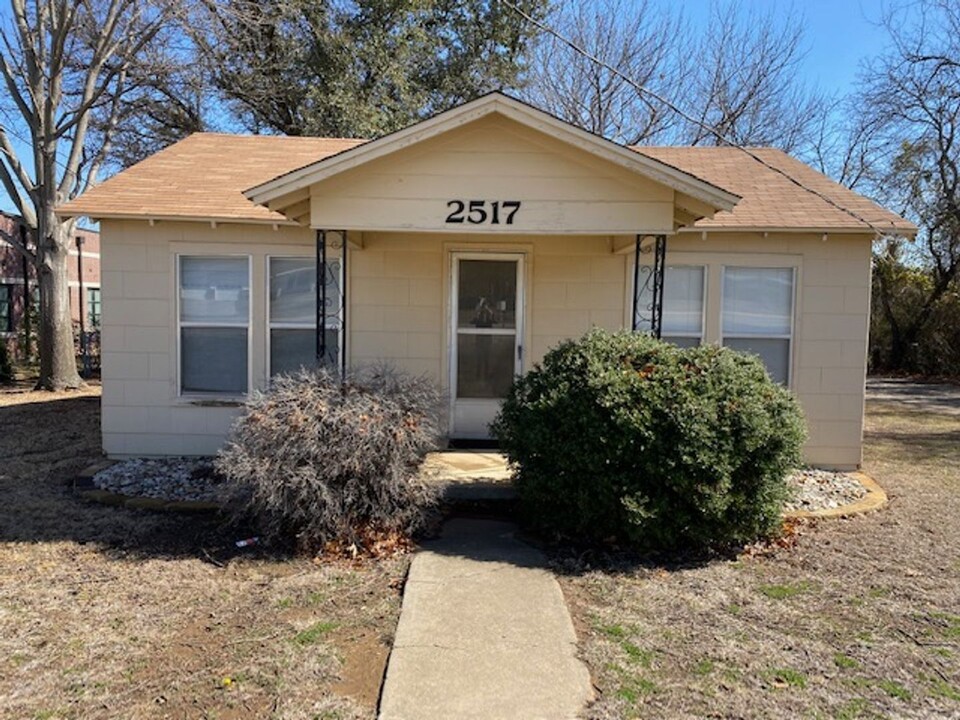 2517 Fort Worth Dr in Denton, TX - Building Photo