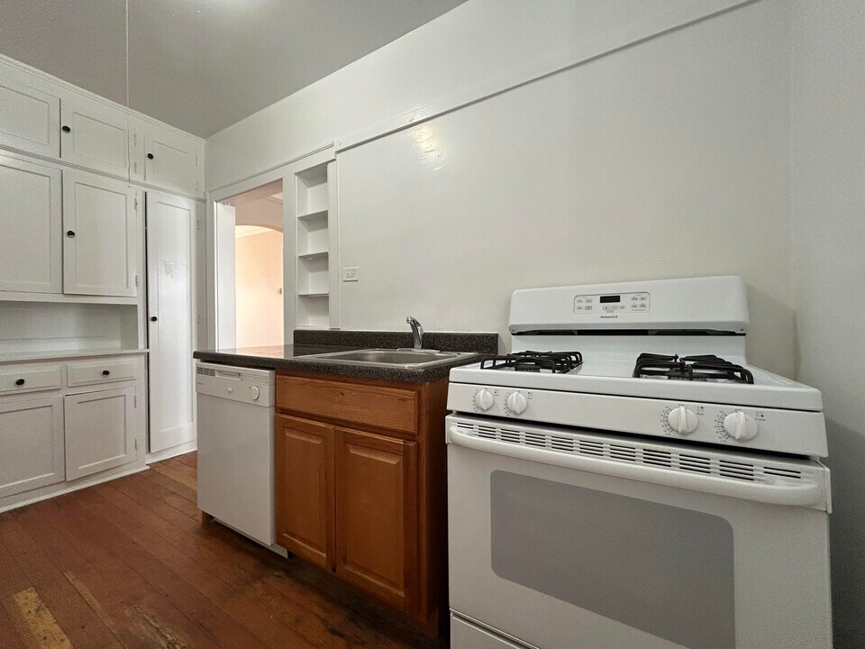 1926 W Morse Ave, Unit 20-1S in Chicago, IL - Foto de edificio