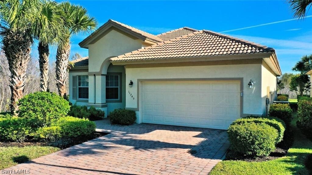 11740 Bramble Cove Dr in Ft. Myers, FL - Foto de edificio