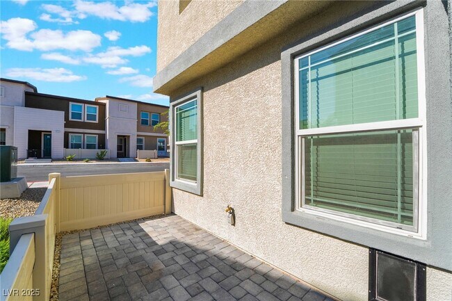 property at 1906 Arietta Pl