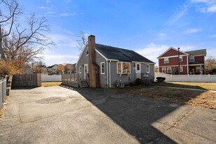 188 Lexington St in Newton, MA - Foto de edificio - Building Photo