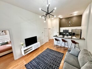 718 W Trade St, Unit # 104 in Charlotte, NC - Building Photo - Building Photo