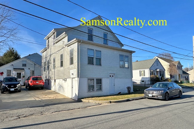12 Ostend St in Johnston, RI - Building Photo - Building Photo