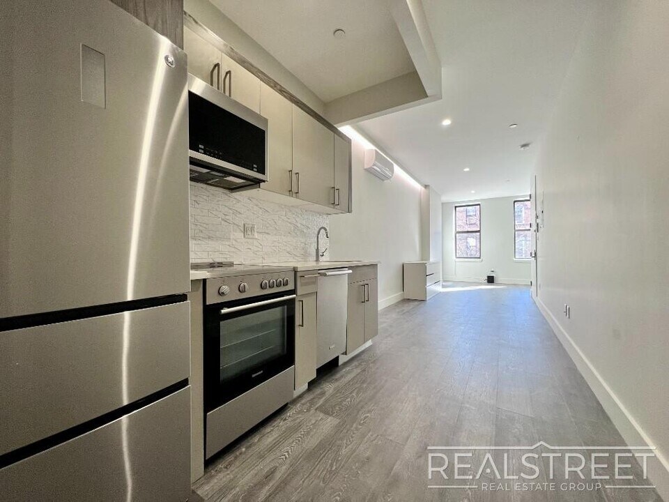 277 Linden St in Brooklyn, NY - Building Photo