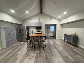 681 Kenwood St in Upland, CA - Foto de edificio - Building Photo