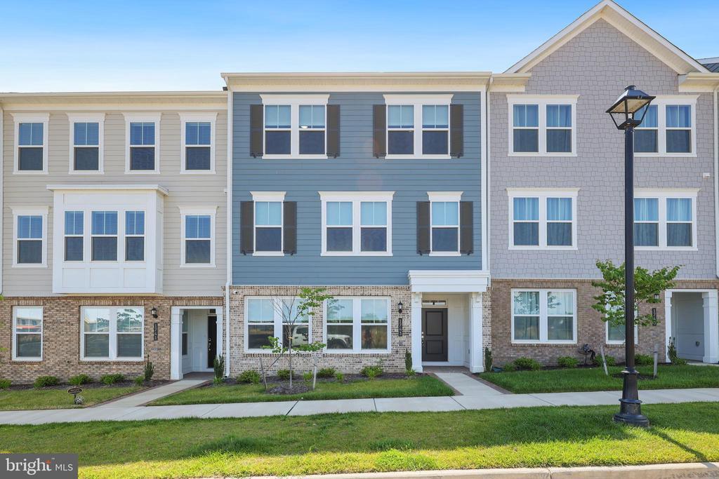 1743 Riverbluff Ave in Dumfries, VA - Building Photo
