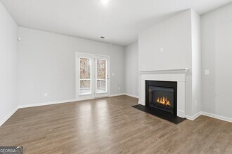 6615 Bluffview Dr in Douglasville, GA - Foto de edificio - Building Photo