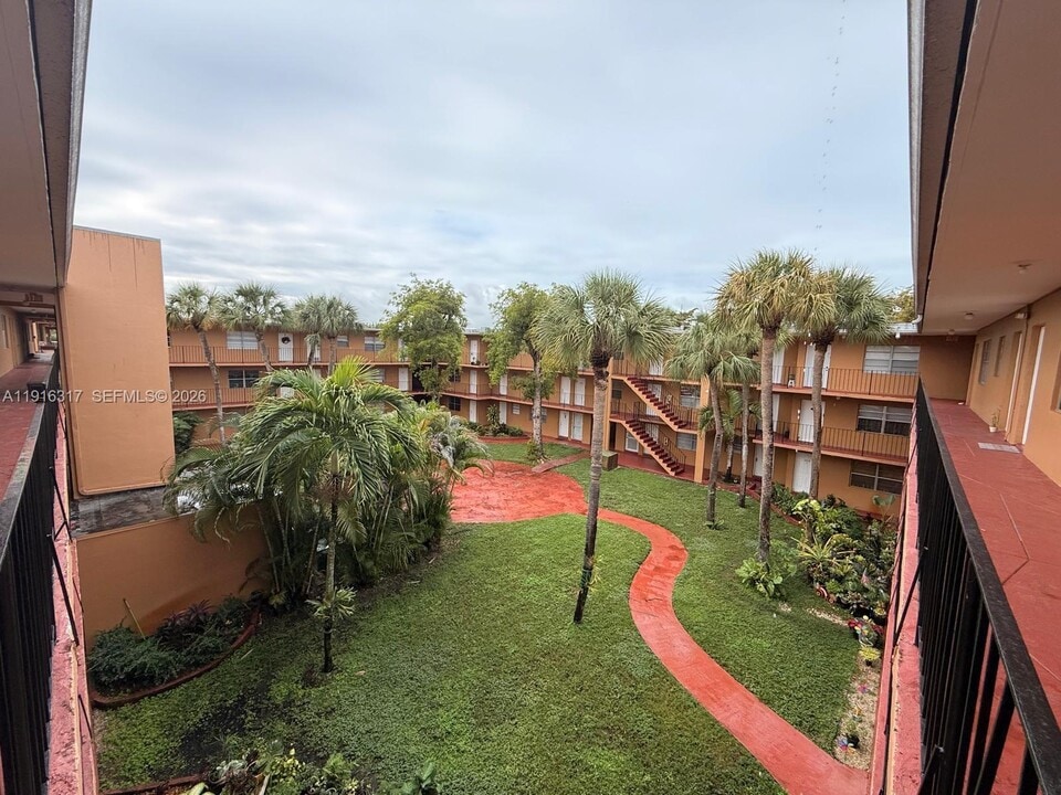 1280 W 54th St in Hialeah, FL - Building Photo