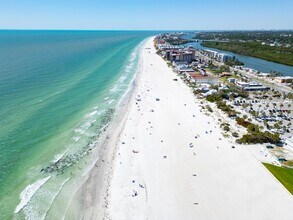 17960 Gulf Blvd in Redington Shores, FL - Building Photo - Building Photo