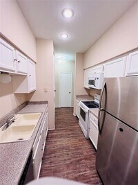 17629 Red Oak Dr photo'