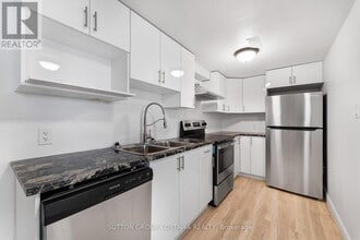 20 Dundegan Dr in Ottawa, ON - Building Photo - Building Photo