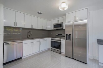 590 SW 23rd Ave in Miami, FL - Building Photo - Building Photo
