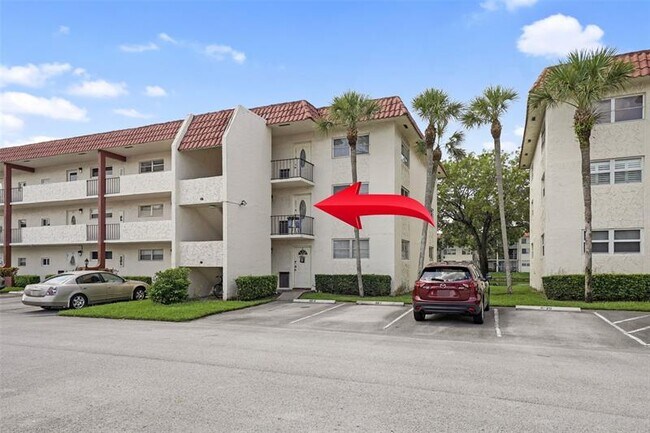 361 S Hollybrook Dr in Pembroke Pines, FL - Foto de edificio - Building Photo